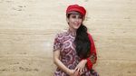 Meriam Bellina Cantik Bertopi Merah