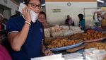 Blusukan ke Pasar Tradisional, Sandiaga Uno Cicip Kopi hingga Jajanan