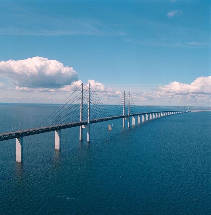 Luar Biasa Jembatan  di  Eropa Ini Tembus Bawah  Laut