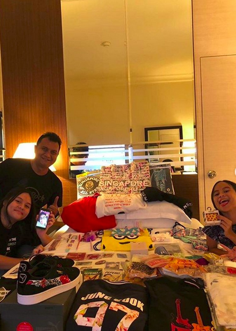 7 Potret Manis Ari 'Padi' dan Keluarga yang Jarang Terekspos