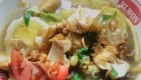Yang ini ditambah banyak sayuran seperti tomat, daun bawang dan sawi. Makin segar! Foto : Instagram @margimukticatering