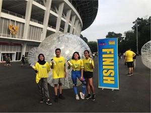 Bikin Heboh, Bola Raksasa Menggemparkan GBK