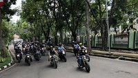 Dia memulai perjalanan dari Perempatan Merdeka, Jalan Aceh, Bandung, Jawa Barat, Minggu (11/11/2018).  (Foto: Ray Jordan/detikcom)