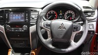 Interior Mitsubishi New Triton makin mewah layaknya SUV. Foto: M Luthfi Andika