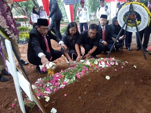 Menhub Pindahkan Makam Agung ATC Palu ke TMP Makassar
