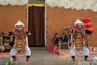 Pertunjukan tari di Amphitheater