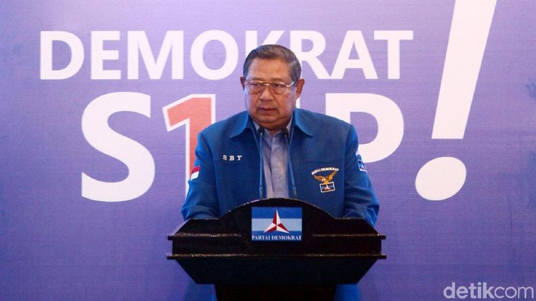 SBY Instruksikan Kader PD Tak Terlibat Hal Bertentangan Konstitusi SBY Instruksikan Kader PD Tak Terlibat Hal Bertentangan Konstitusi