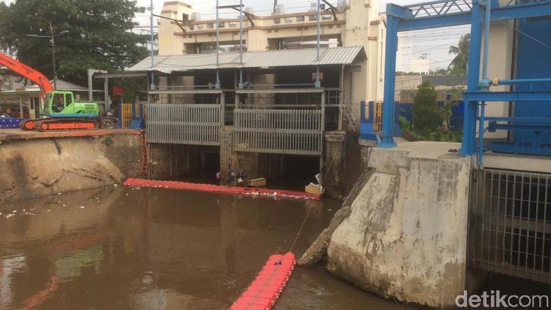 Masuki Musim Hujan, Penjaga Pintu Air Manggarai Siaga Masuki Musim Hujan, Penjaga Pintu Air Manggarai Siaga