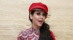 Meriam Bellina Cantik Bertopi Merah