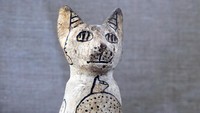 Penampakan patung kucing yang ditemukan di makam Khufu-Imhat (Foto: Dok. REUTERS/Mohamed Abd El Ghany)