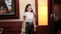 Luna Maya saat acara press conference dan press screening ‘Suzzanna Bernapas Dalam Kubur’. Foto: Asep Syaifullah