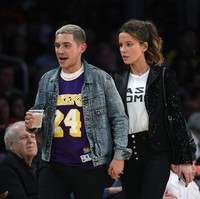 Dengan wajah Kate yang terlihat awet muda dan berseri, tak heran banyak pria muda yang ingin menjadi kekasihnya. Belakangan, Kate dikabarkan berpacaran dengan komedian Jack Whitehall yang usianya 15 tahun lebih muda.  Foto: dok. Getty Images