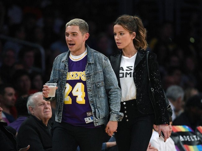 Dengan wajah Kate yang terlihat awet muda dan berseri, tak heran banyak pria muda yang ingin menjadi kekasihnya. Belakangan, Kate dikabarkan berpacaran dengan komedian Jack Whitehall yang usianya 15 tahun lebih muda.  Foto: dok. Getty Images