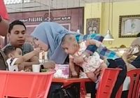 Manisnya Momen Balita Suapi Ibu Usai Melihat Ayahnya Lakukan Hal Sama