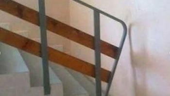 Entah jebakan atau bukan, yang jelas tangga ini tak jelas juntrungannya. Foto: Instagram/9GAG