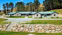 Foto: Inilah Lake Waitaki Village, sebuah desa yang terletak di Otago, Selandia Baru. Desa ini dijual lewat situs Trade Me (Trade Me)