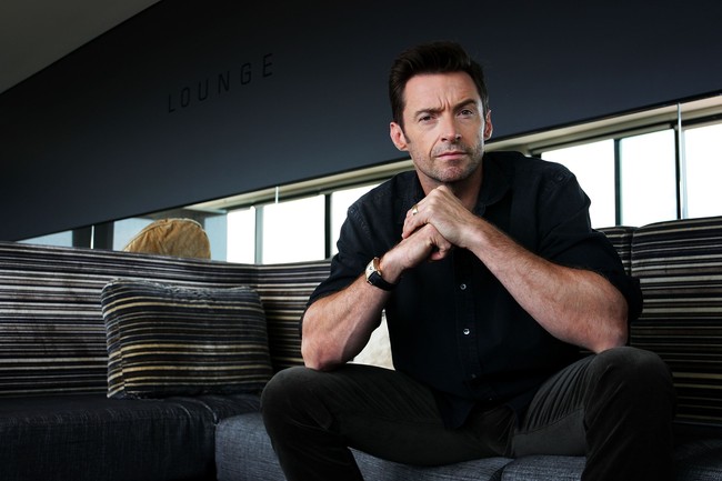 Hugh Jackman dulu tidak memiliki tubuh atletis dan berotot seperti sekarang. Saat remaja pria asal Australia ini memiliki dua kaki yang panjang dan sangat kurus. Sehingga dia dijuluki dengan nama Sticks (tongkat). Foto: Lisa Maree Williams/Getty Images