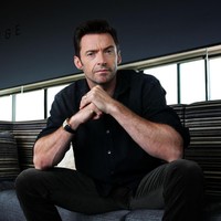 Hugh Jackman dulu tidak memiliki tubuh atletis dan berotot seperti sekarang. Saat remaja pria asal Australia ini memiliki dua kaki yang panjang dan sangat kurus. Sehingga dia dijuluki dengan nama Sticks (tongkat). Foto: Lisa Maree Williams/Getty Images