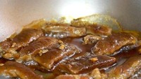 Pencinta hidangan Korea pasti tahu sajian panggang yang satu ini. Ya, burgogi! Daging sapi yang diiris tipis lalu dilumuri bumbu cokelat gelap ini dipanggang. Konon bulgogi sudah ada sejak pemerintahan Goguryeo yakni pada 37SM hingga 668M. Foto: Istimewa