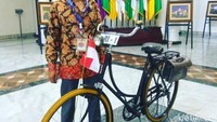 Pada 2018, Presiden Jokowi juga pernah mengendarai sepeda ontel ini, meski ini bukan milik Jokowi. Sepeda ontel ini adalah milik Wahab Romli. (Istimewa)