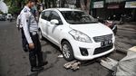Parkir Sembarangan, Dishub Derek Mobil di Tamansari
