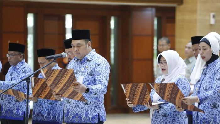 Mentan Amran Sulaiman melantik 9 Pejabat Tinggi Pratama atau Eselon II dan 6 Direktur Polbangtan Lingkup Kementan/Foto: Dok Kementan Mentan Amran Sulaiman melantik 9 Pejabat Tinggi Pratama atau Eselon II dan 6 Direktur Polbangtan Lingkup Kementan/Foto: Dok Kementan
