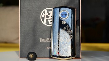 Demikian pula cangkang belakangnya terukir karakter Dragon Ball. Foto: Sina Mobile