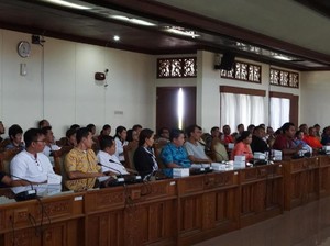 Gubernur Koster Tertibkan Toko Tiongkok, Warga Ngadu ke DPRD