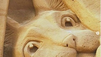 Kucing raksasa, seperti sungguhan yaa (Foto: Brightside)