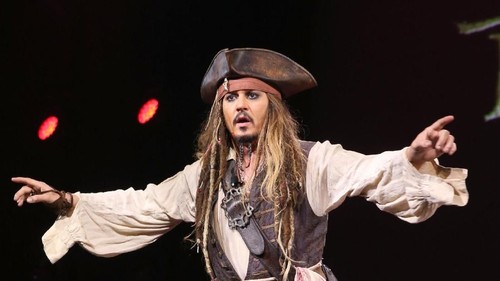 ANAHEIM, CA - AUGUST 15:  Actor Johnny Depp,  dressed as Captain Jack Sparrow, of PIRATES OF THE CARIBBEAN: DEAD MEN TELL NO TALES took part today in 