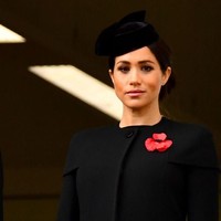 Meghan Markle ikut menghadiri peringatan Remembrance Day Service untuk mengenang para prajurit Inggris yang meninggal di Perang Dunia I. Upacara peringatan tersebut digelar di London, Minggu (11/11/2018). Foto: Jack Taylor/Getty Images