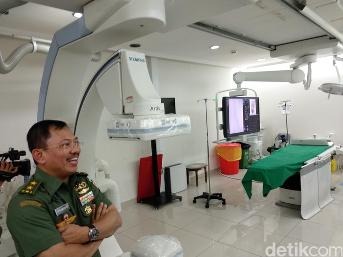 dr Terawan di ruang DSA dr Terawan di ruang DSA