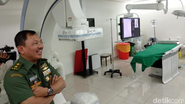 dr Terawan di ruang 'cuci otak' RSPAD Gatot Soebroto.