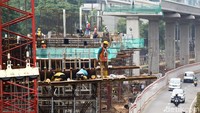 Progres pembangunan moda transportasi berbasis rel itu pun progressnya telah mencapai 46%. Hampir seluruh jalur sudah tersambung dan siap untuk diuji coba tahun depan.