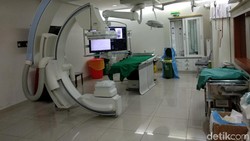 Alat Digital Substraction Angiography (DSA) bisa dilihat di RSPAD Gatot Soebroto. Dengan alat ini dr Terawan akan melakukan cuci otak ke 1.000 warga Vietnam.