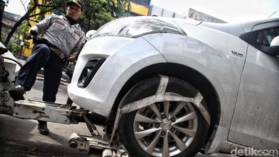 Parkir Sembarangan, Dishub Derek Mobil di Tamansari