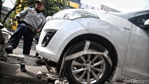 Parkir Sembarangan, Dishub Derek Mobil di Tamansari