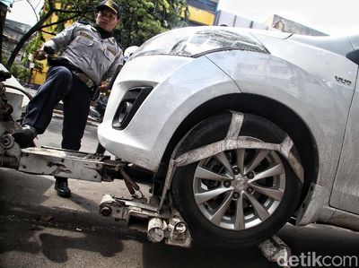 Parkir Sembarangan, Dishub Derek Mobil di Tamansari