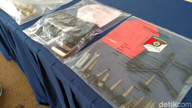 Polres Tangsel rilis penangkapan komplotan perampok bersenpi, Senin (12/11/2018)