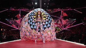 Deretan Model Seksi dengan Sayap Megah di Victorias Secret 2018