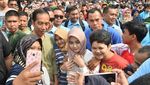 Blusukan ke Pasar Cihaurgeulis, Jokowi Belanja Ubi, Kangkung dan Bayam