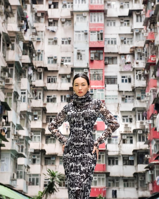 Ling Tan merupakan wanita kelahiran Kuala Lumpur, Malaysia yang menjadi supermodel pertama dari Asia Tenggara. Ling pun menulis gelarnya itu di akun Instagramnya World’s #FirstAsianSupermodel, demikian yang tertulis di profil Instagram @lingtan_. Foto: Instagram @ lingtan_