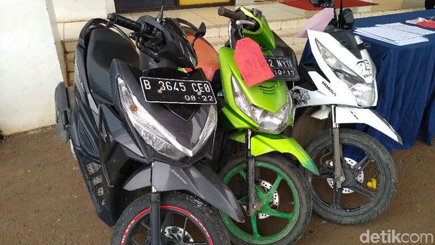 Polres Tangsel rilis penangkapan komplotan perampok bersenpi, Senin (12/11/2018)