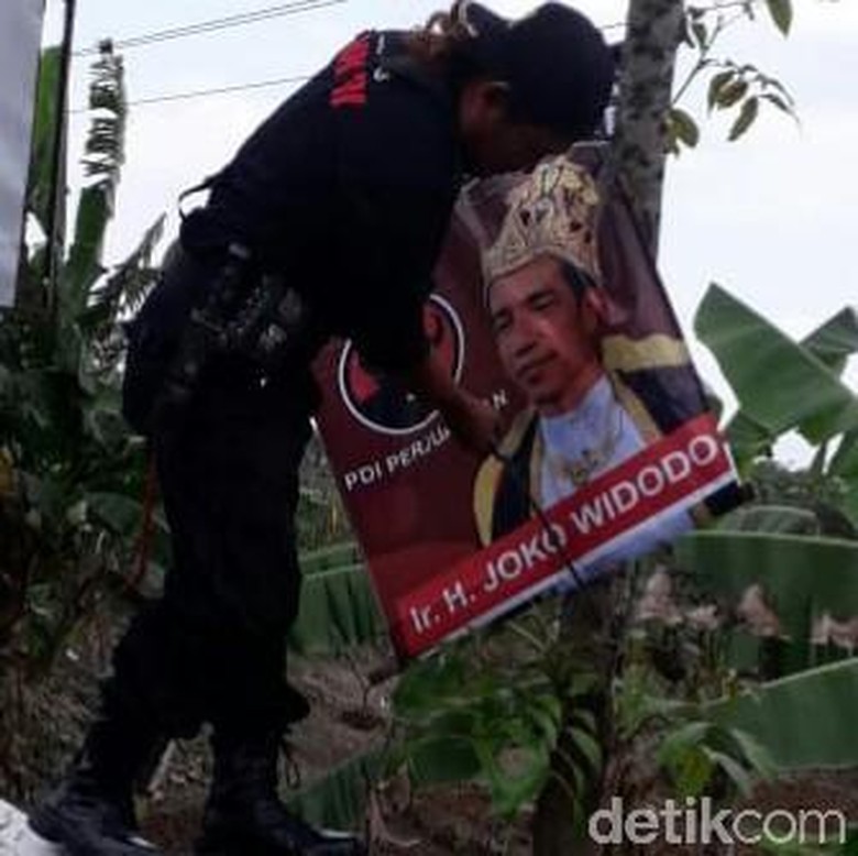 PDIP Mengaku Menemukan Fakta Ini di Gudang Poster Raja Jokowi PDIP Mengaku Menemukan Fakta Ini di Gudang Poster Raja Jokowi