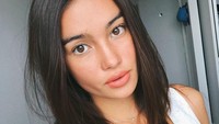 Di usia 22 tahun Kelsey sudah menoreh prestasi hebat di New York. Gadis Filipina ini menjadi orang pertama dari negaranya yang mengisi fashion show bergengsi, Victorias Secret. Foto: Instagram kelsmerritt
