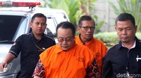 3 dari 41 anggota DPRD Kota Malang itu nampak tiba di gedung KPK, diantaranya Harun Prasojo, Sony Yudiarto, dan Teguh Yudianto.