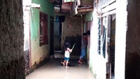 Banjir sebelumnya mulai melanda sejumlah daerah di Kampung Melayu sekitar pukul 01.25 WIB dengan ketinggian yang bervariasi. Ketingian air saat itu mencapai 100 cm hingga 125 cm. (Matius Alfons/detikcom)