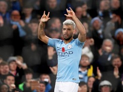 Begini gaya Sergio Aguero di laga derby Manchester kali ini. Gaya rambut baru, bikin gol di menit ke-48, lalu melakukan perayaan. (Foto: Darren Staples/Reuters)