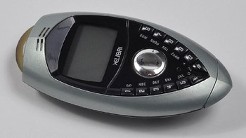 Ini adalah wujud Xelibri 4. Meskipun dirancang desainer kenamaan dan dijual mahal, Siemens Xelibir dianggap terlalu aneh bentuknya sehingga minat konsumen tidak begitu besar. Foto: Mobilissimo