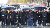 Sejumlah pemimpin negara lain pun turut hadir dalam acara tersebut diantaranya, Perdana Menteri Kanada, Justin Trudeau, Presiden Turki, Reccep Tayyip Erdogan bersama istri Emine Erdogan, Presiden Nigeria, Mahamadou Issoufou bersama istri Lalla Malika Issufou, Presiden Republik Guinea Alpha Conde bersama istri Djene Kaba Conde, Perdana Menteri Libya Fayes al-Sarraj bersama sang istri Nadia Reffat. Ludovic Marin/Pool via Reuters.